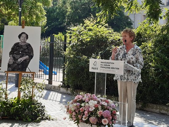 Michelle Perrot rendant hommage à Françoise Héritier
